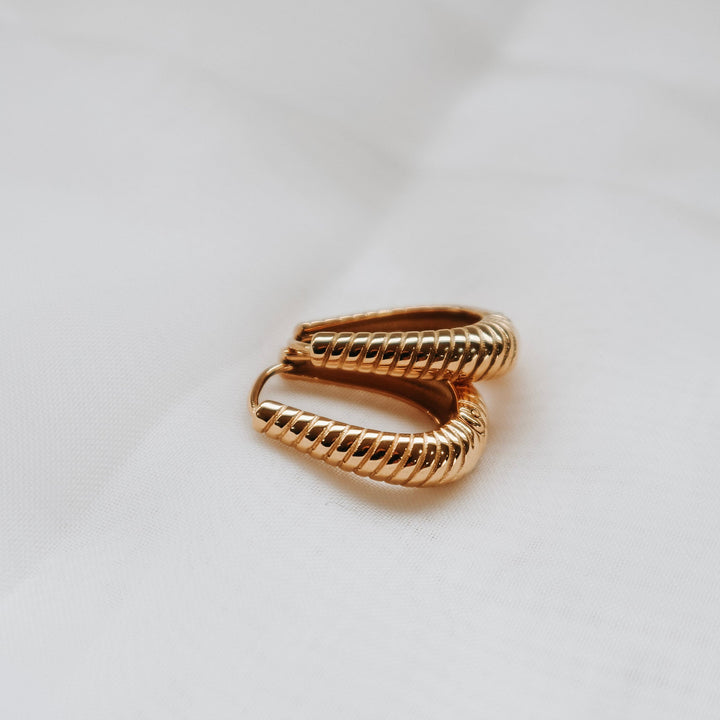 Freya Hoops