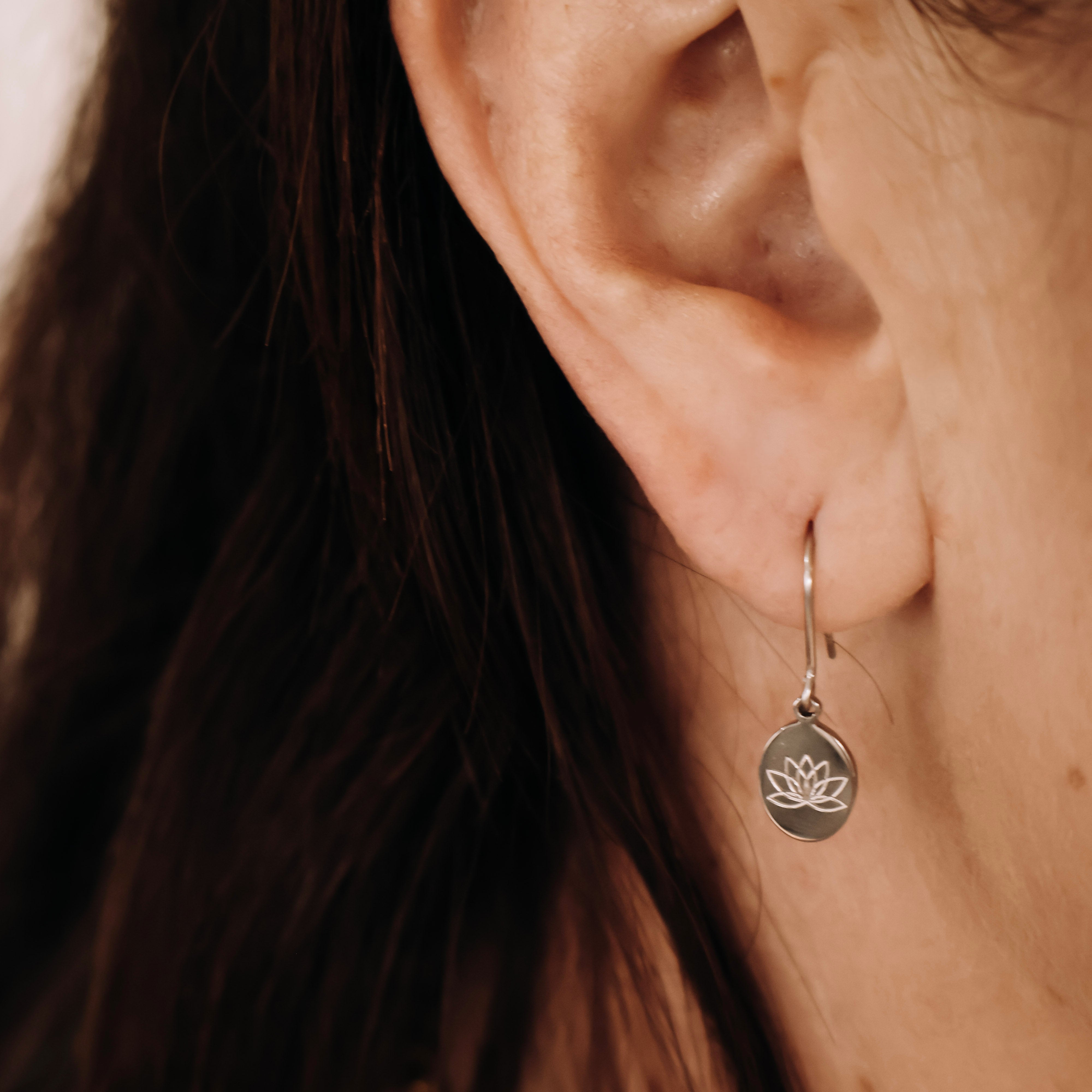 Oval Lotus Wire Earrings