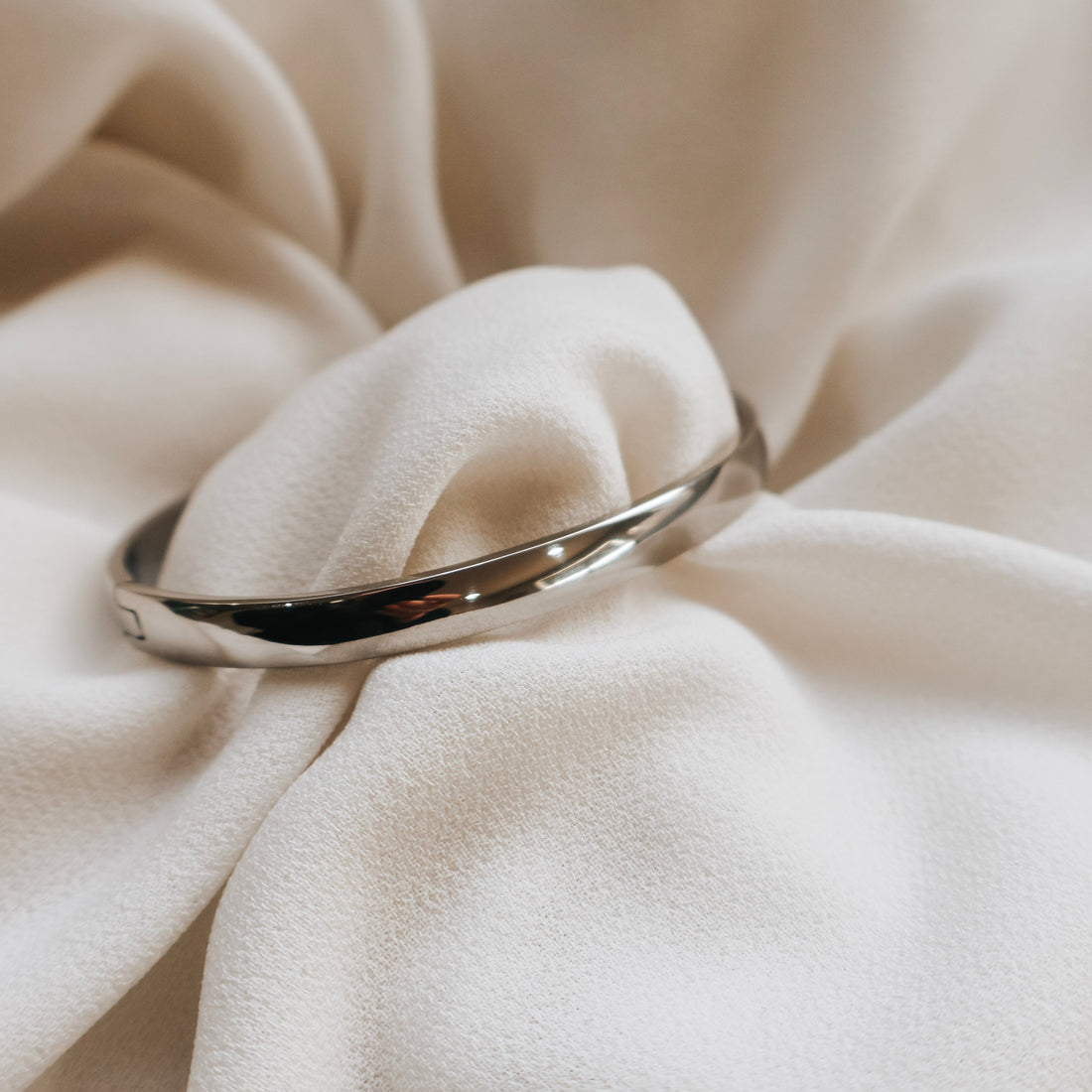 6mm Oval Bangle (wider)