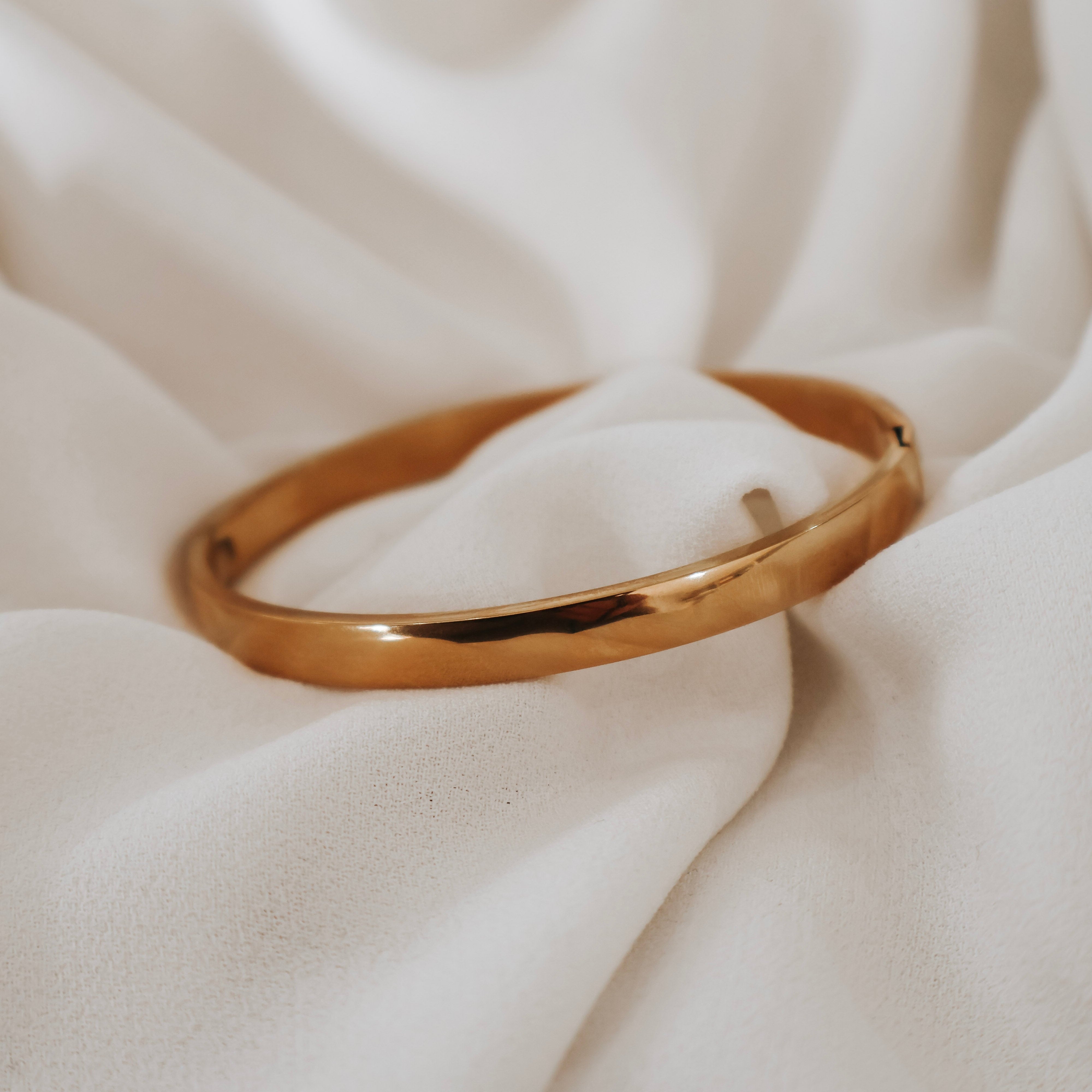 6mm Oval Bangle (wider)