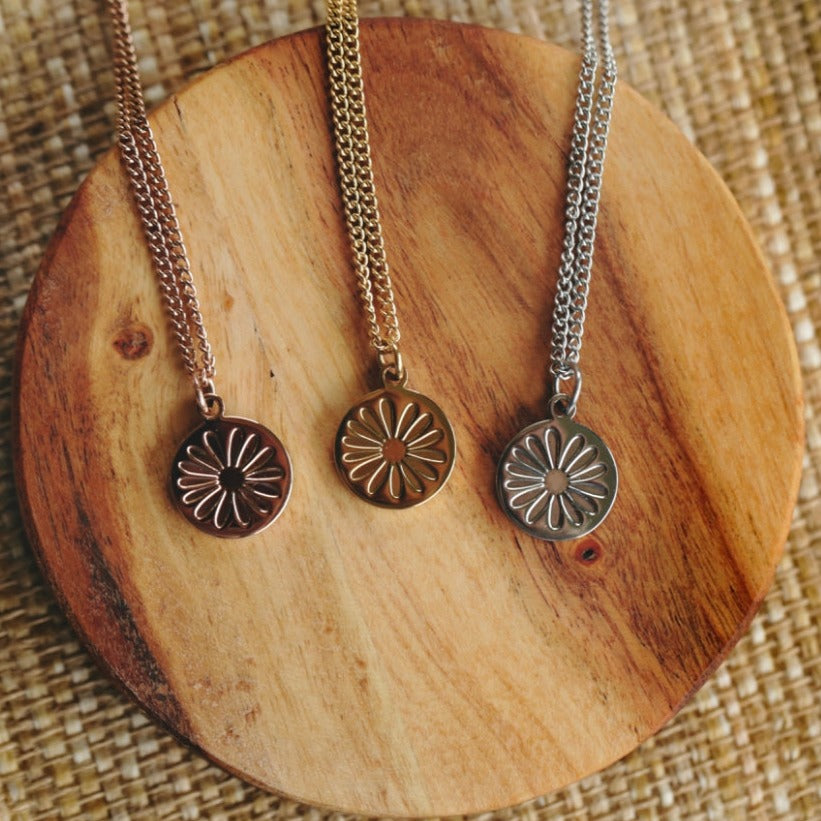 Circle Daisy Necklace
