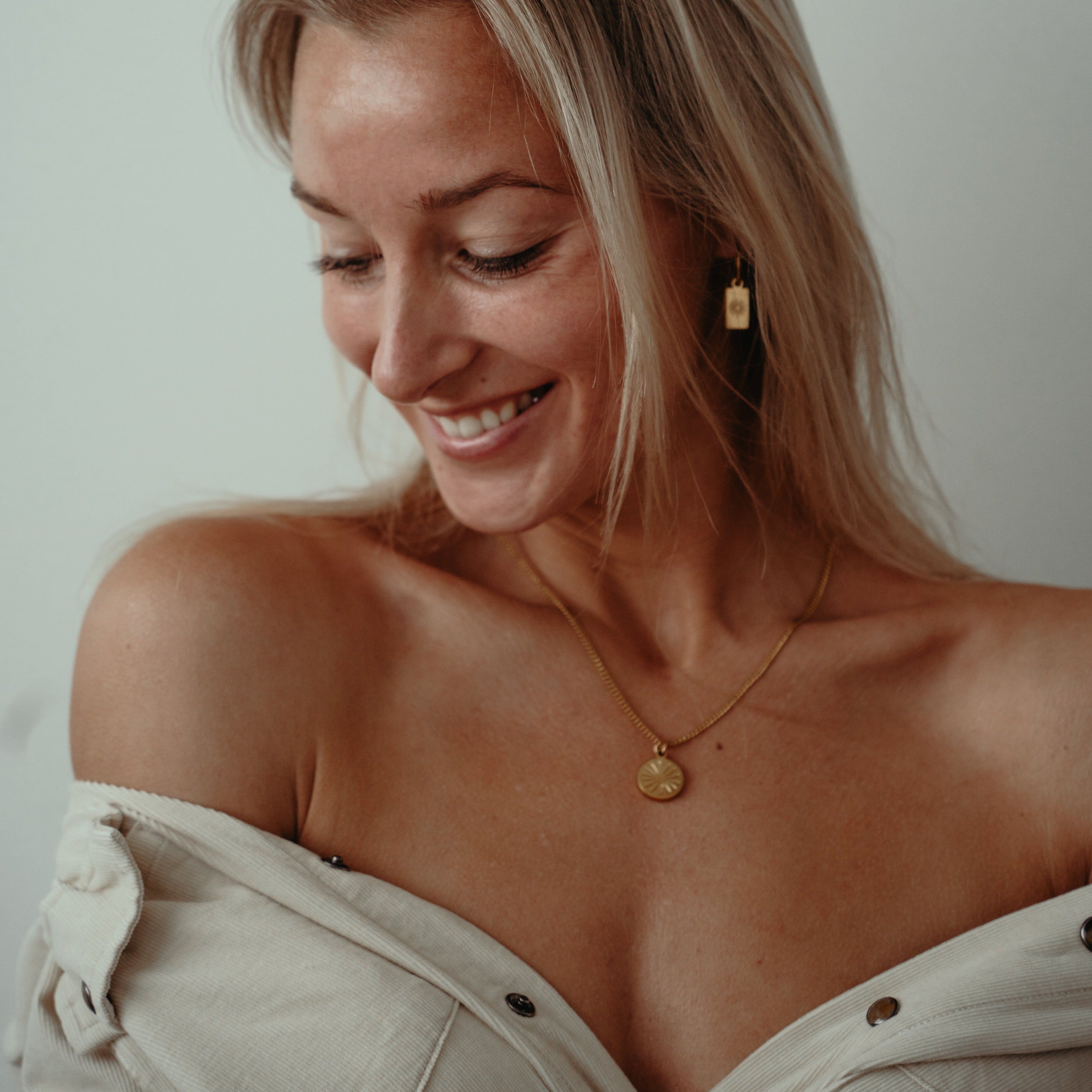 Circle Daisy Necklace